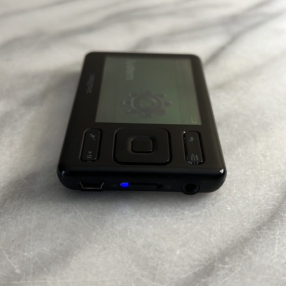 Creative ZEN MP3 Player - Picture 3 of 3